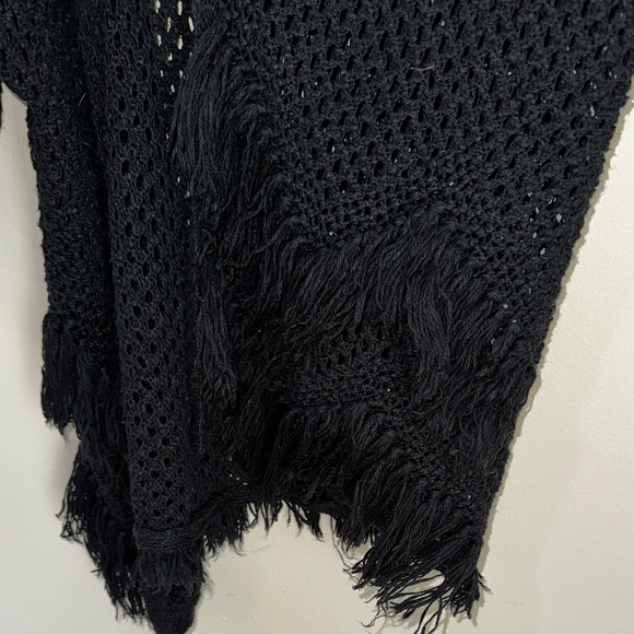 American Eagle Black Knit Shawl Size Medium - Picture 5 of 5